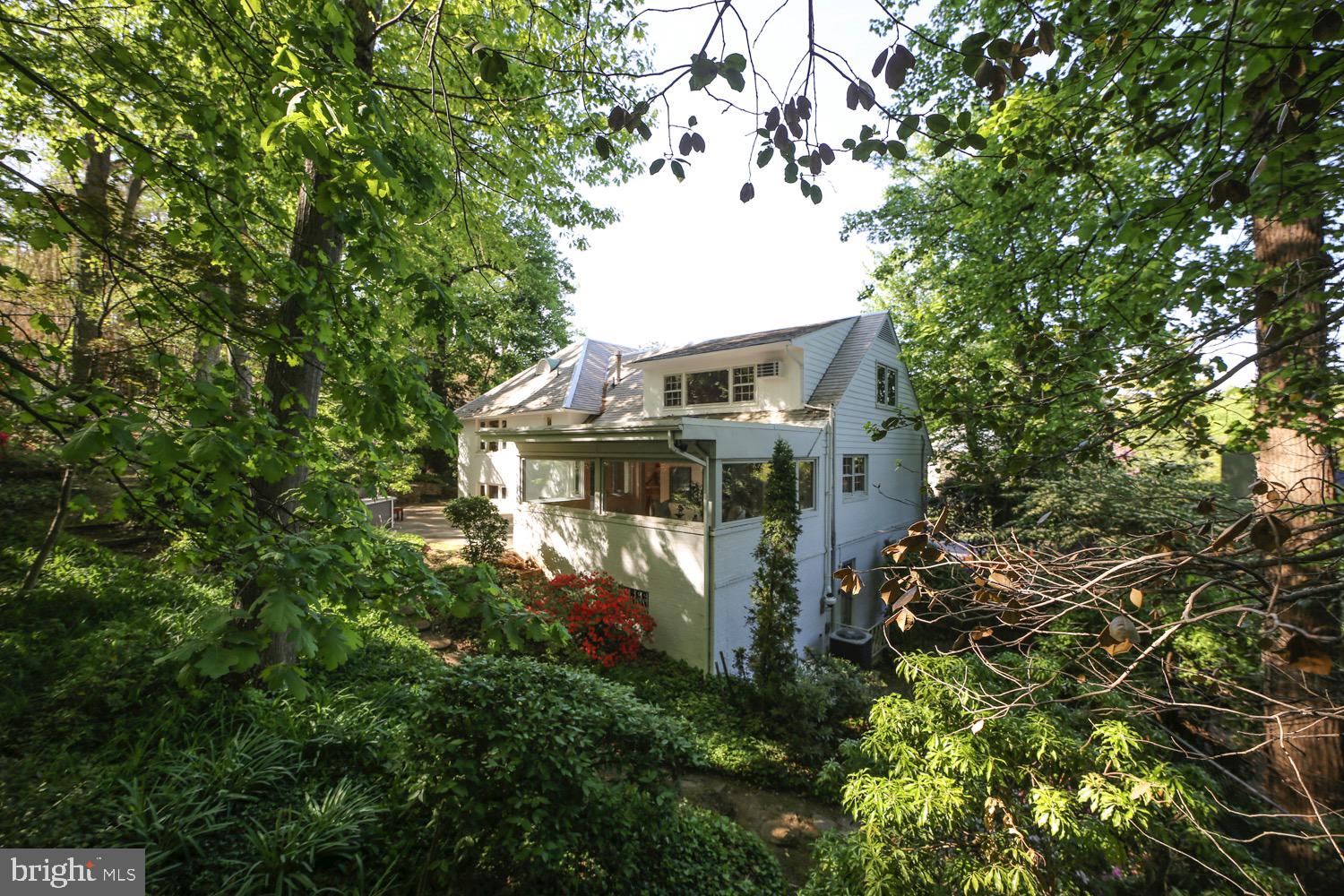 2824 ELLICOTT STREET NW