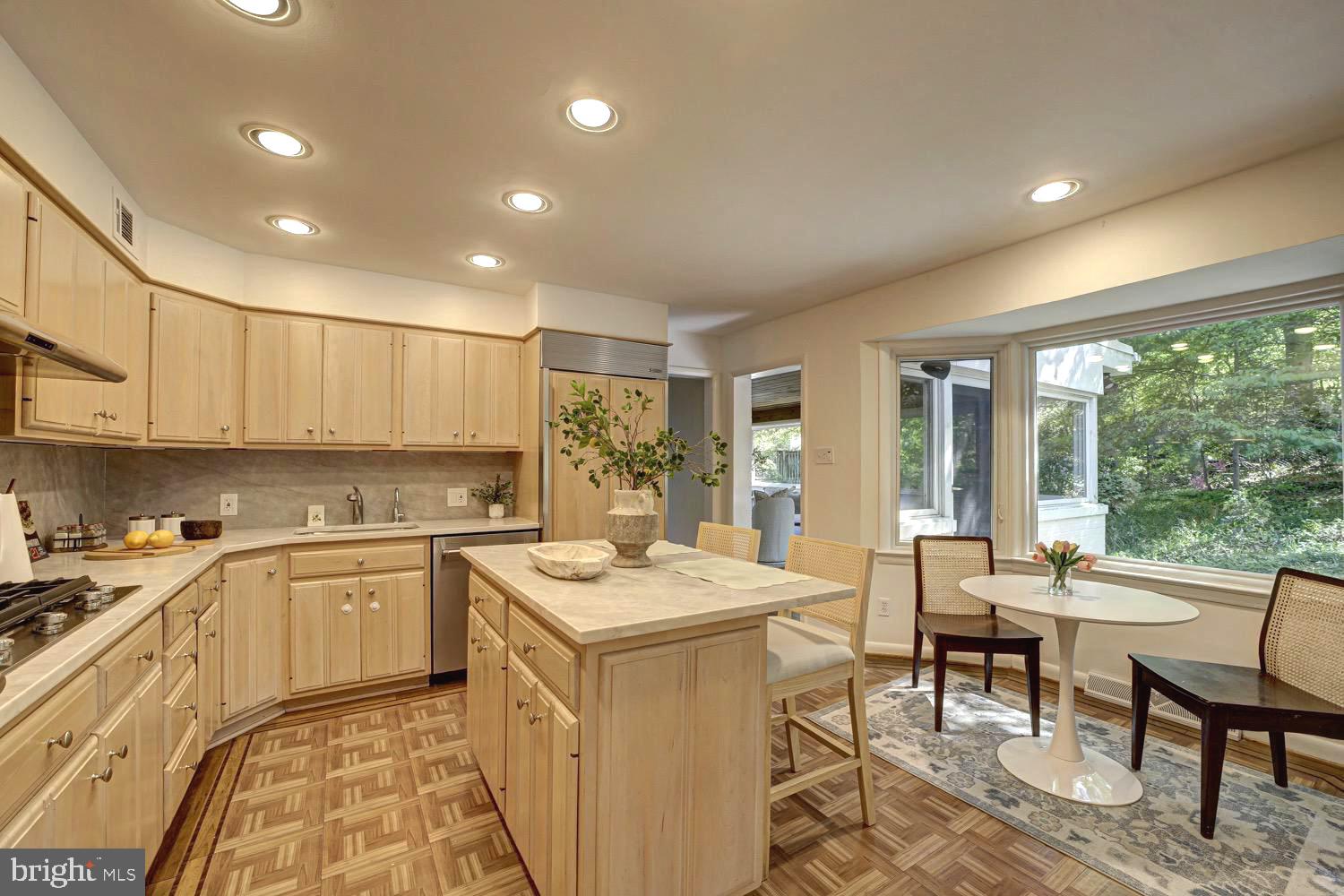 2824 ELLICOTT STREET NW