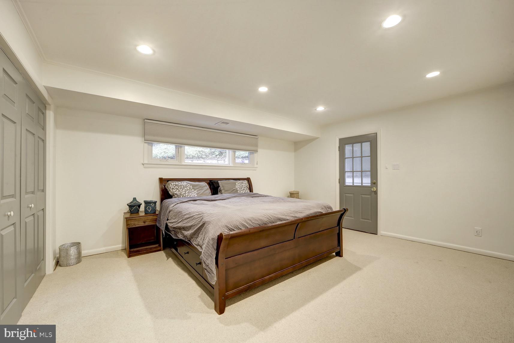 2824 ELLICOTT STREET NW