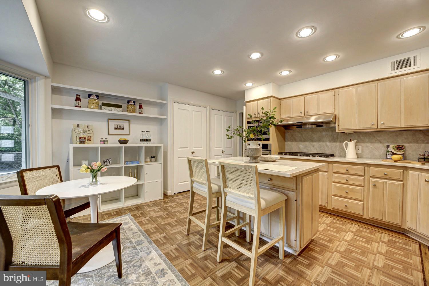 2824 ELLICOTT STREET NW