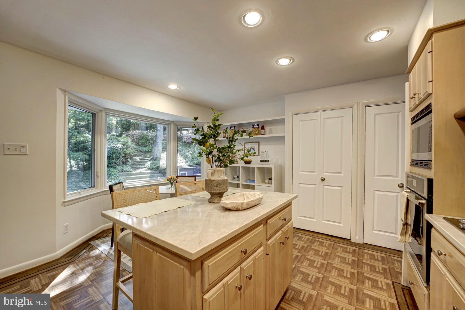 2824 ELLICOTT STREET NW