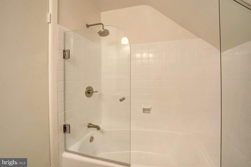 2824 ELLICOTT STREET NW