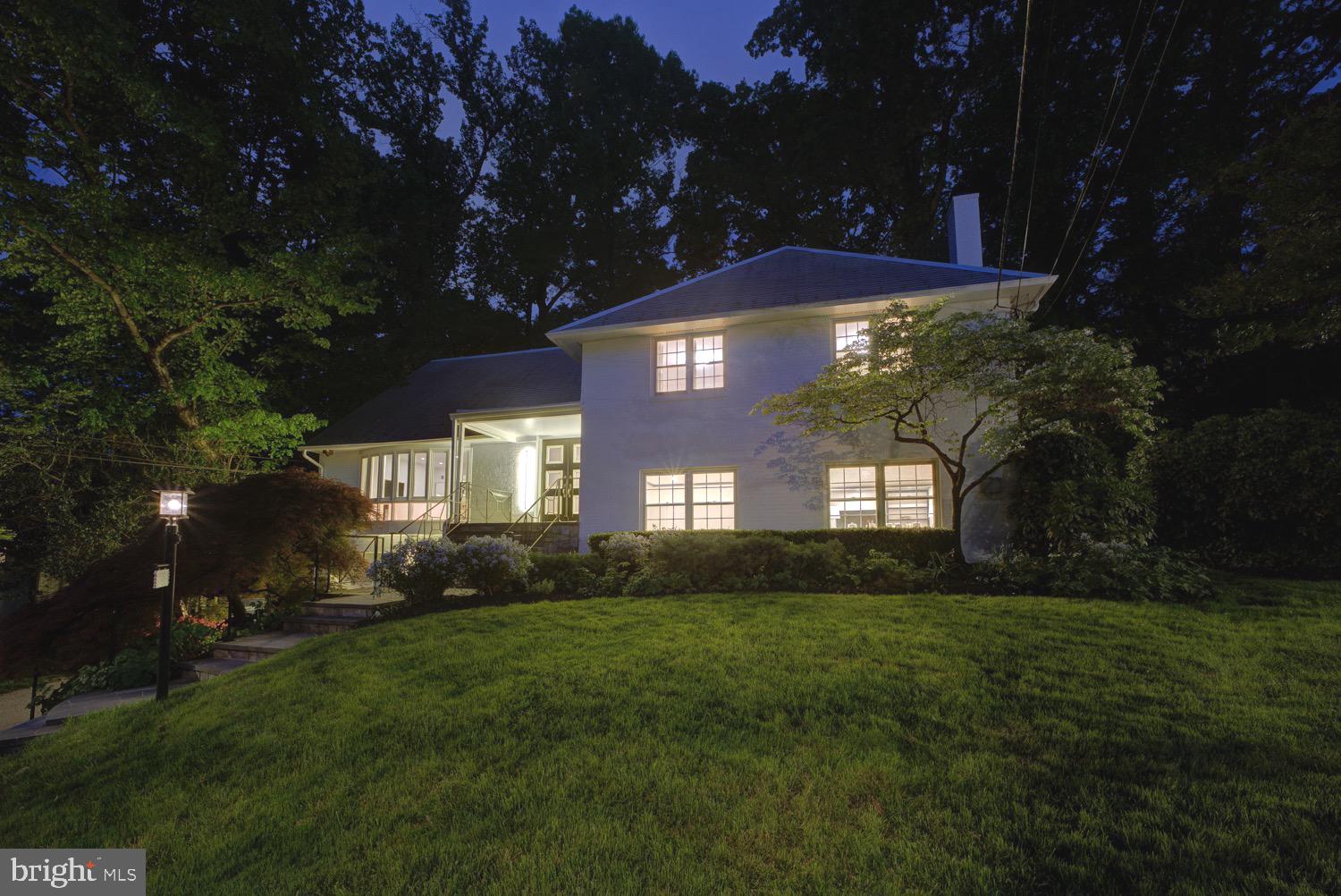 2824 ELLICOTT STREET NW