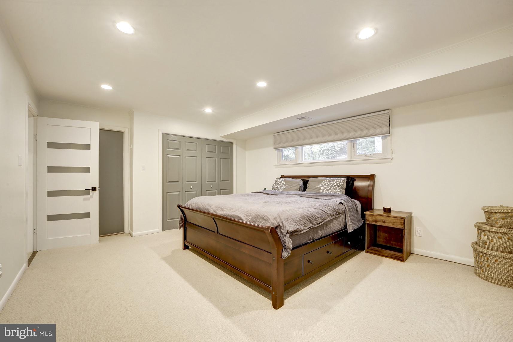 2824 ELLICOTT STREET NW