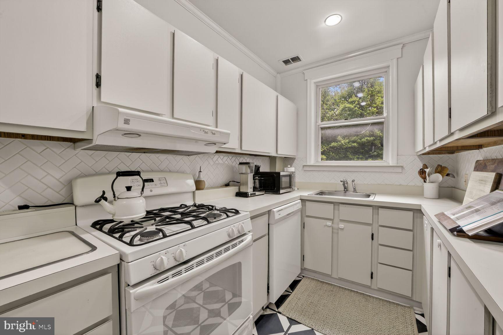 1605 44TH STREET NW