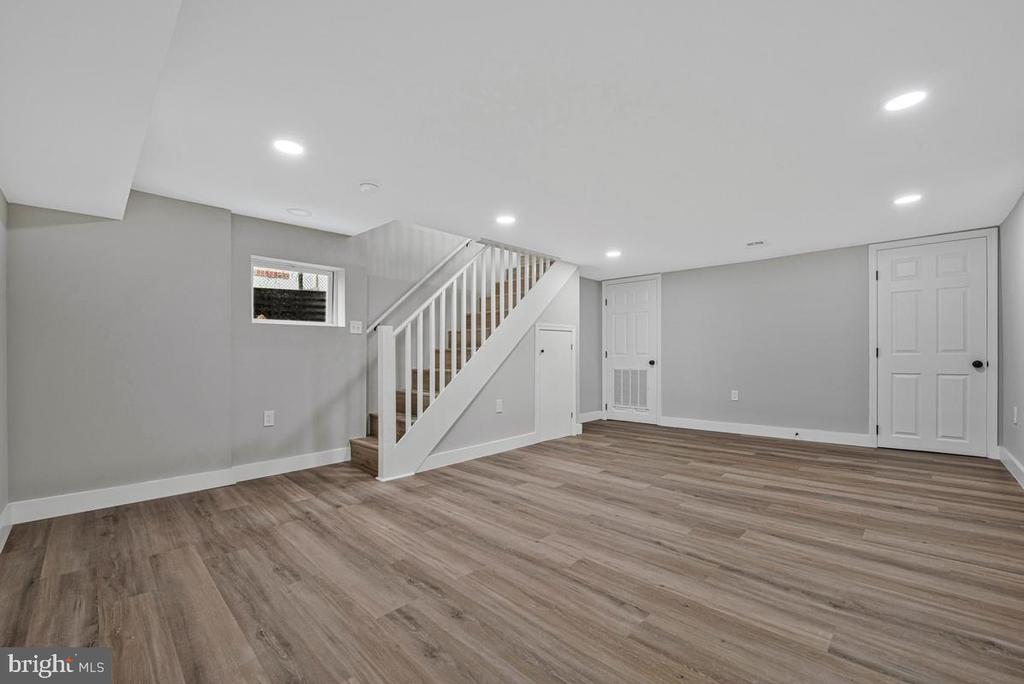823 46TH STREET NE