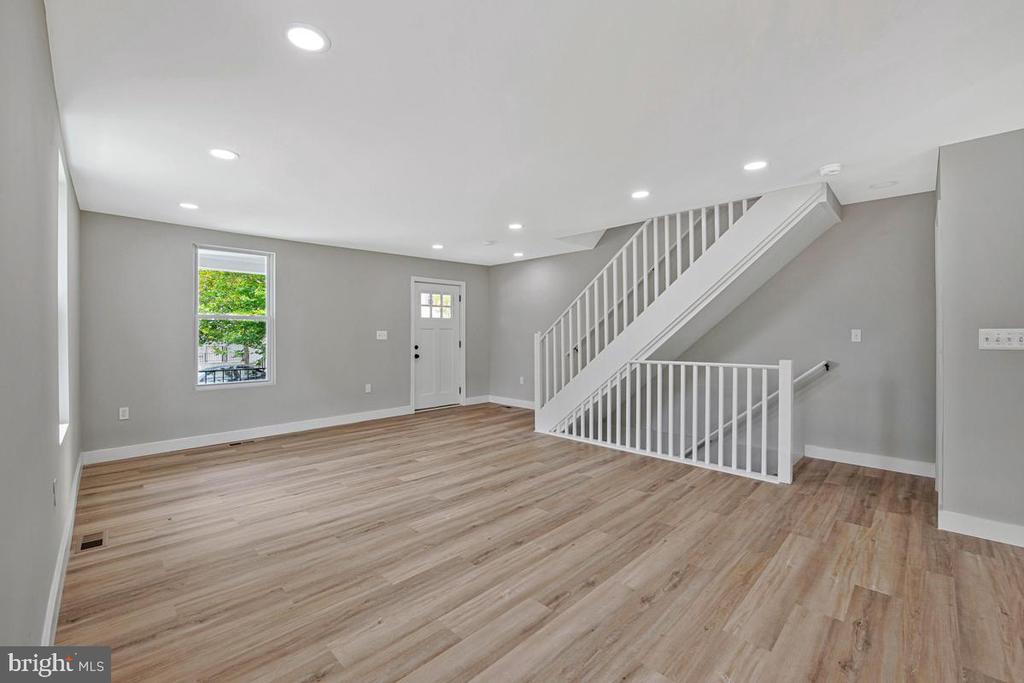 823 46TH STREET NE