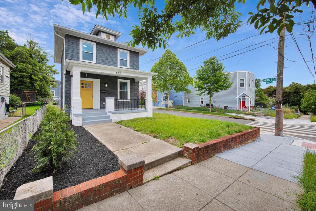 823 46TH STREET NE