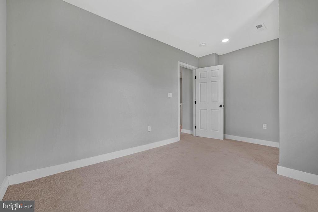 823 46TH STREET NE