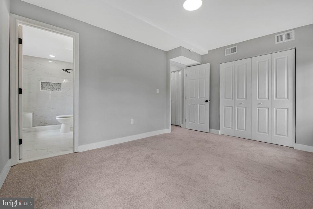 823 46TH STREET NE