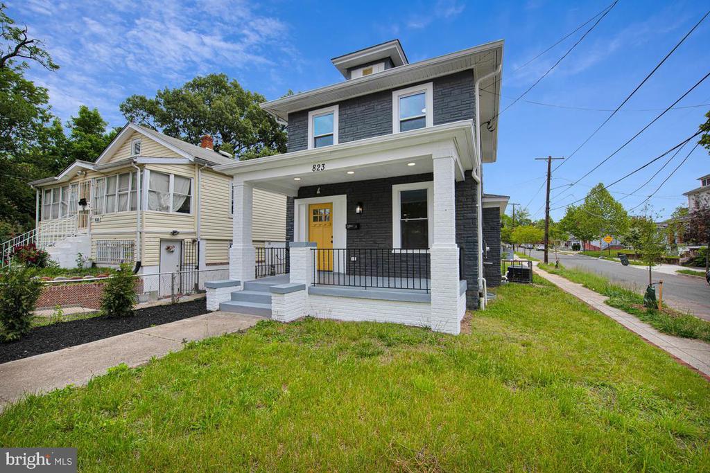 823 46TH STREET NE