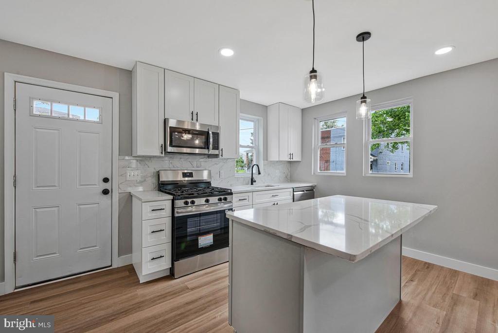 823 46TH STREET NE