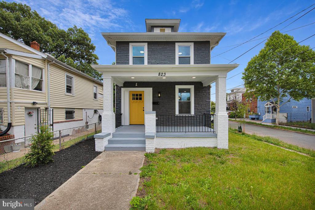 823 46TH STREET NE