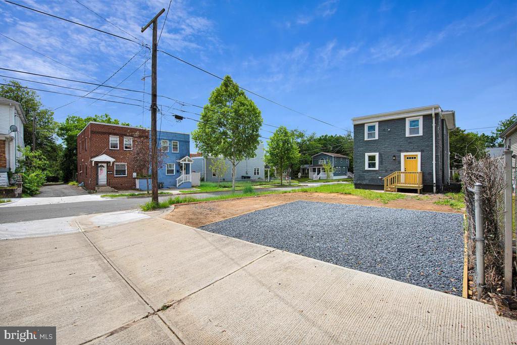 823 46TH STREET NE