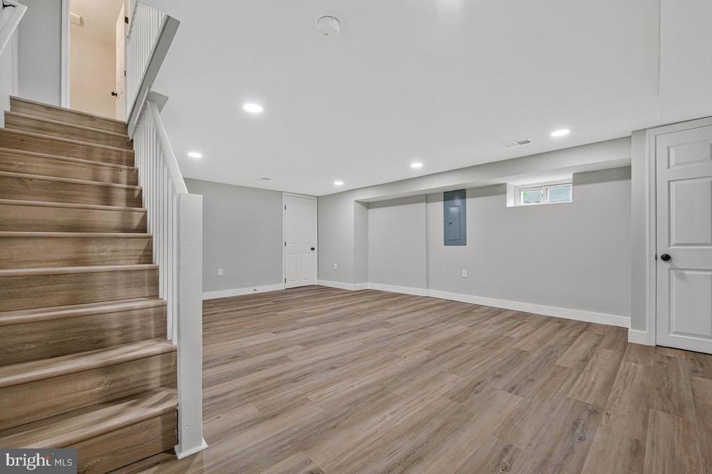 823 46TH STREET NE
