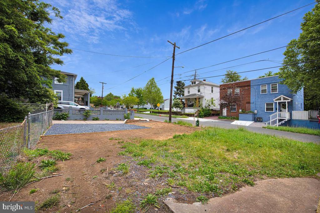 823 46TH STREET NE