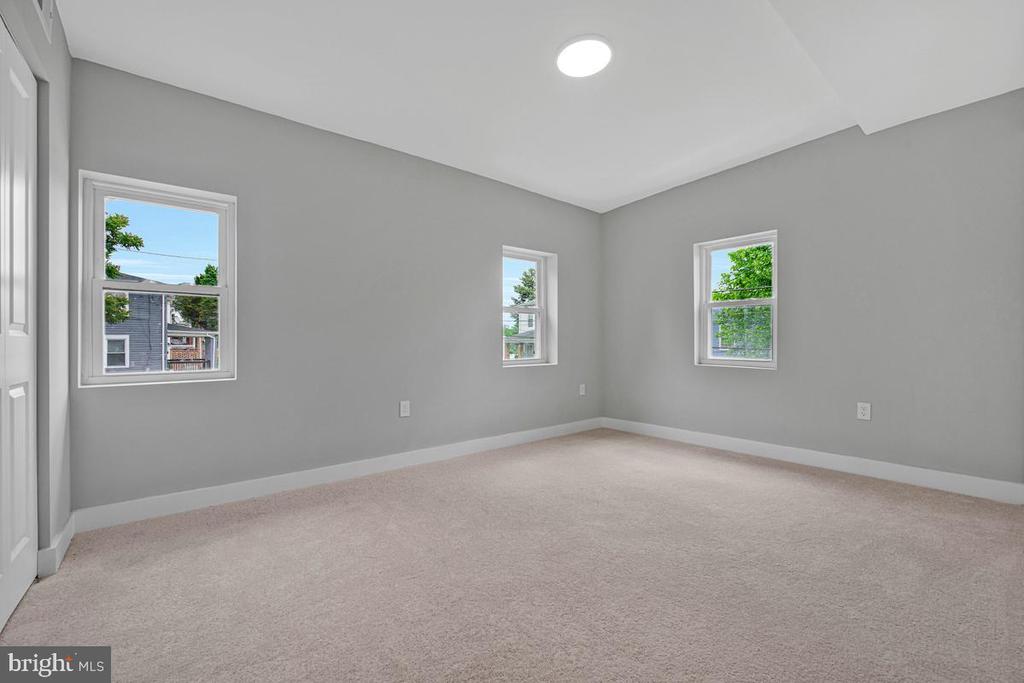 823 46TH STREET NE