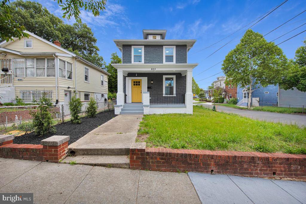 823 46TH STREET NE