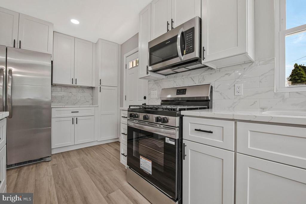 823 46TH STREET NE