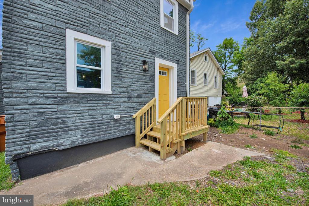 823 46TH STREET NE