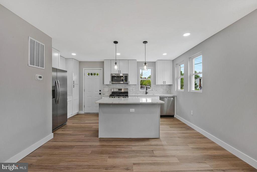 823 46TH STREET NE