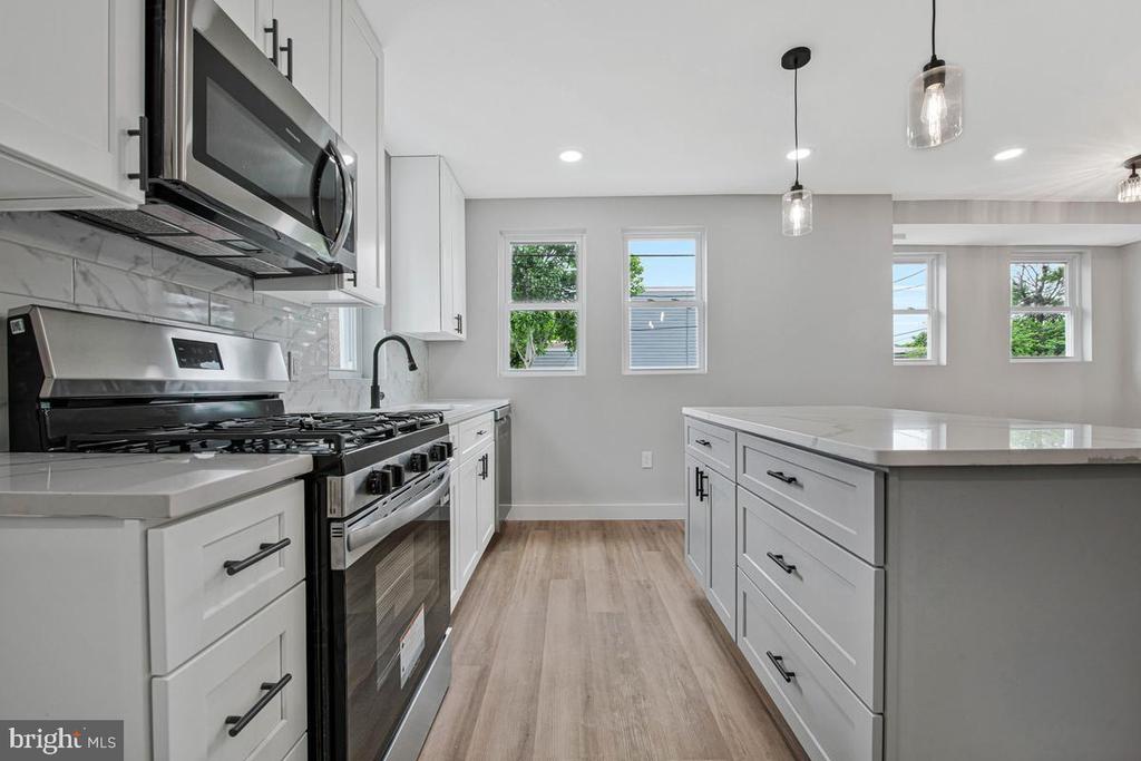 823 46TH STREET NE