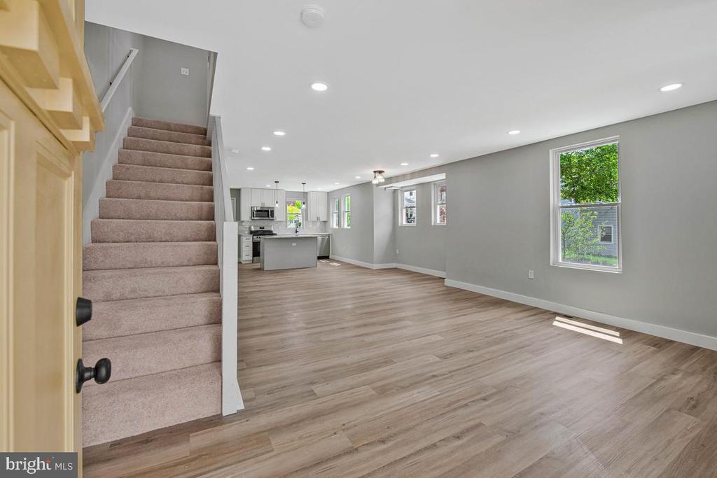 823 46TH STREET NE