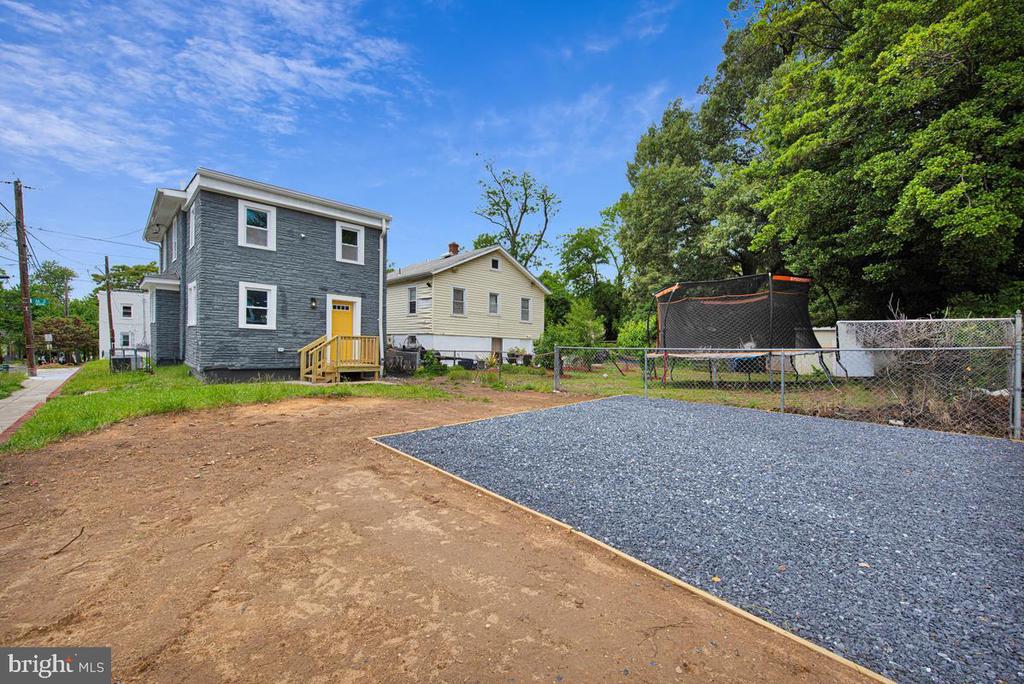 823 46TH STREET NE