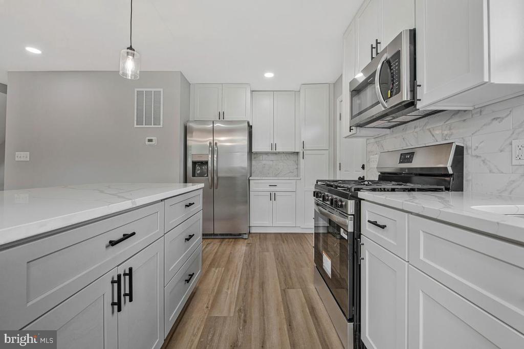 823 46TH STREET NE