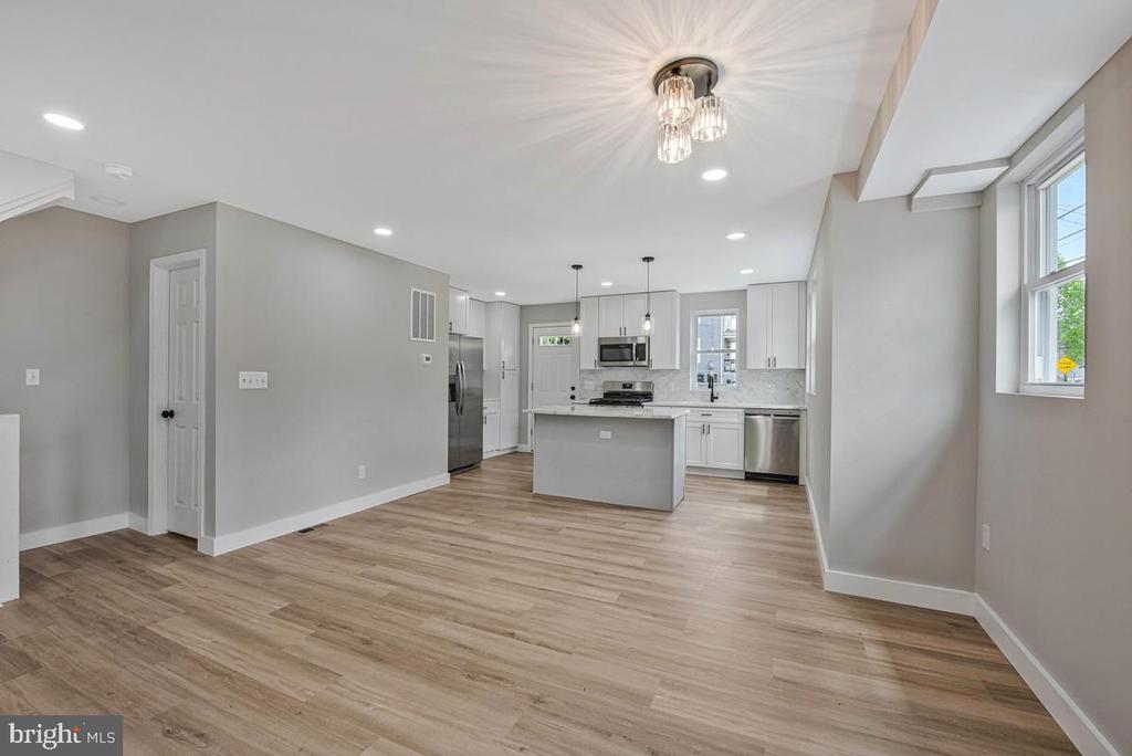 823 46TH STREET NE