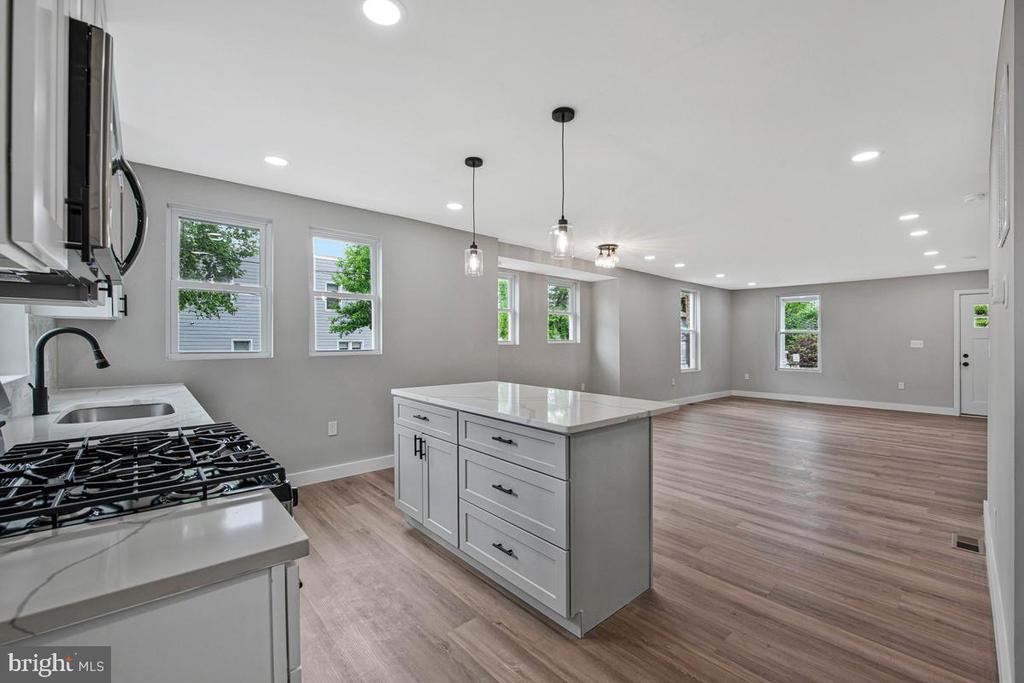 823 46TH STREET NE