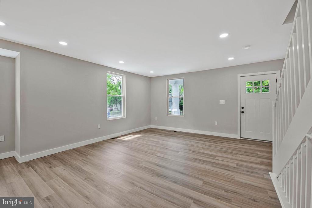 823 46TH STREET NE