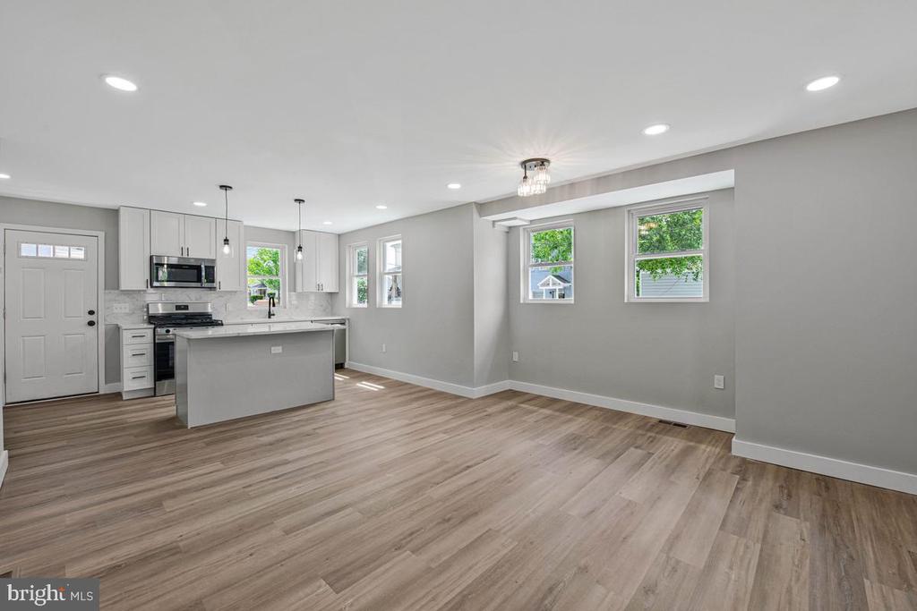 823 46TH STREET NE