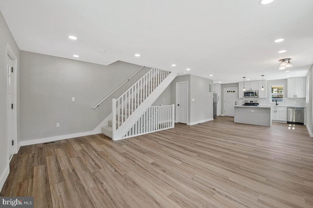 823 46TH STREET NE