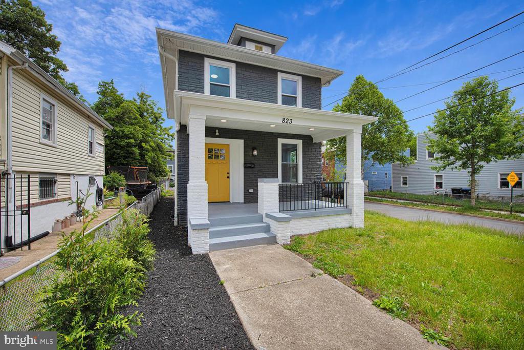 823 46TH STREET NE