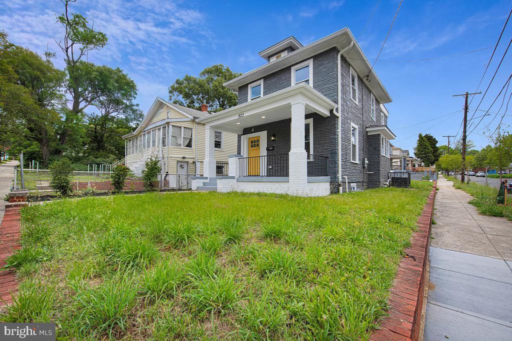 823 46TH STREET NE
