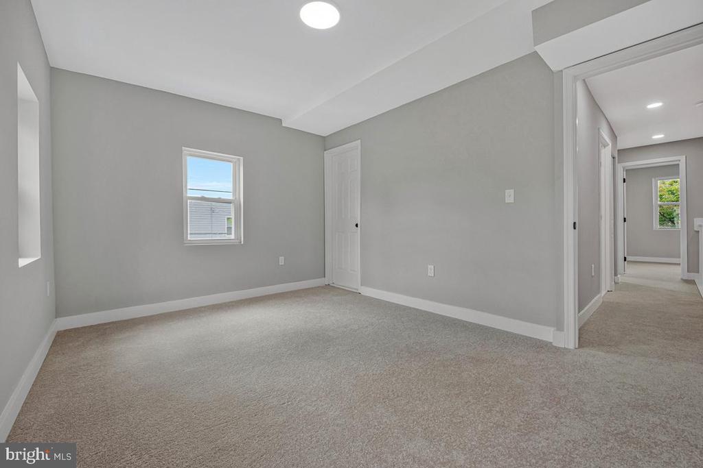 823 46TH STREET NE