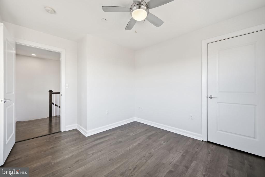 401 15TH STREET SE 401