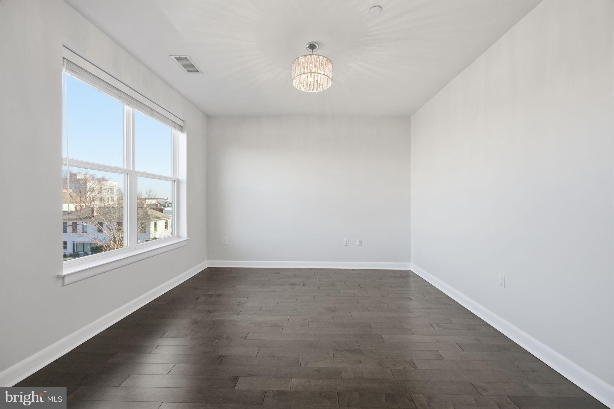 401 15TH STREET SE 401