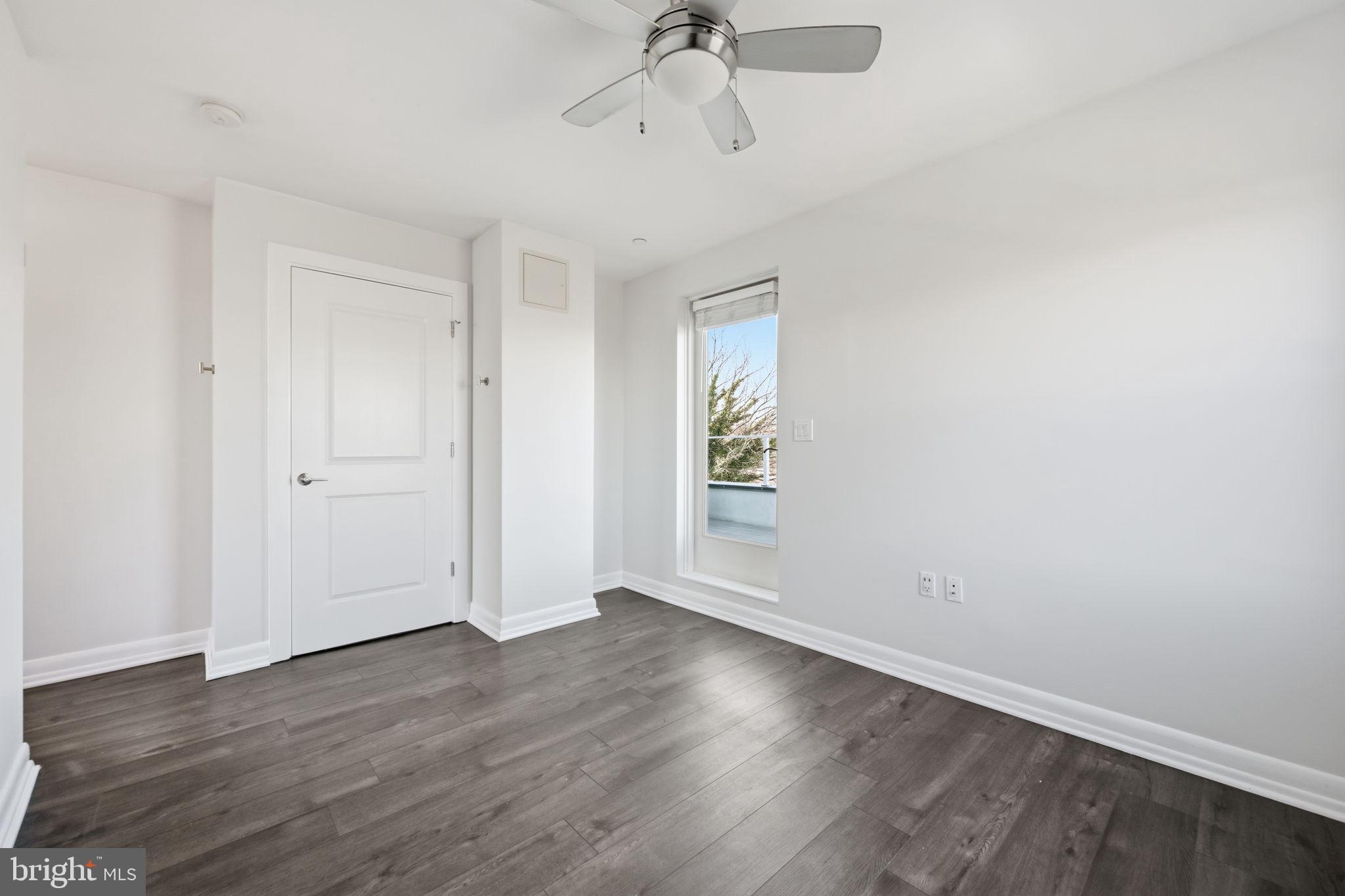 401 15TH STREET SE 401