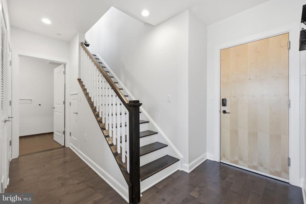 401 15TH STREET SE 401