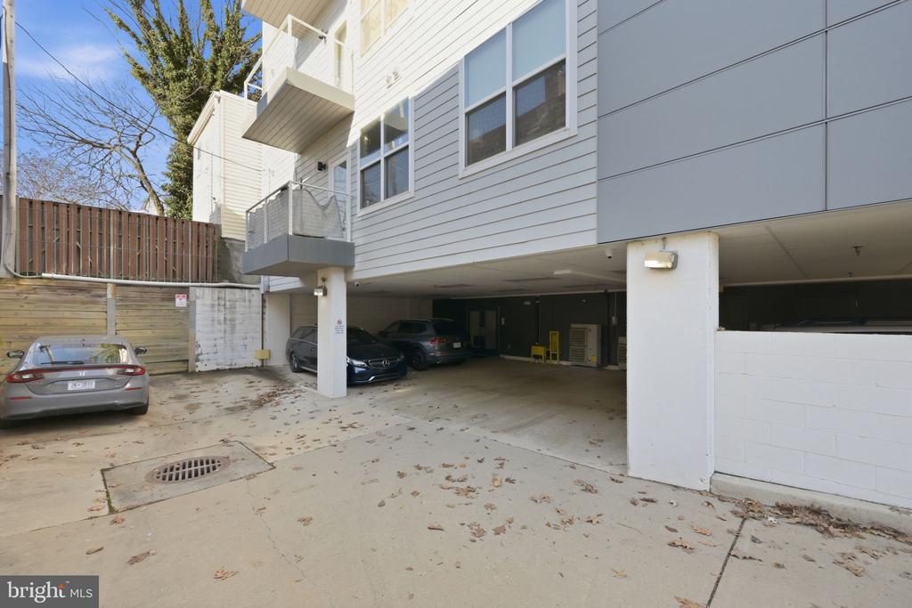 401 15TH STREET SE 401