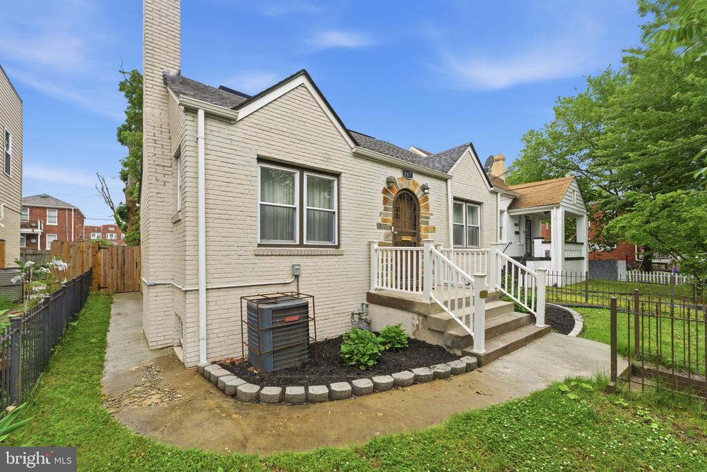 517 LEBAUM STREET SE