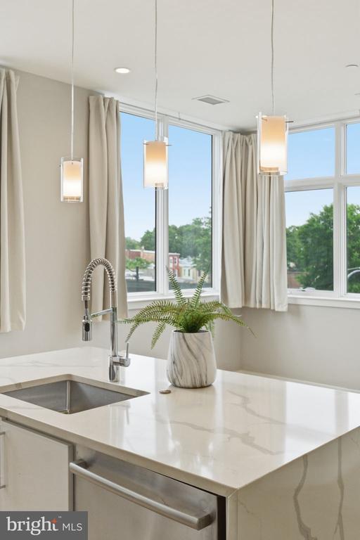 646 H STREET NE 304