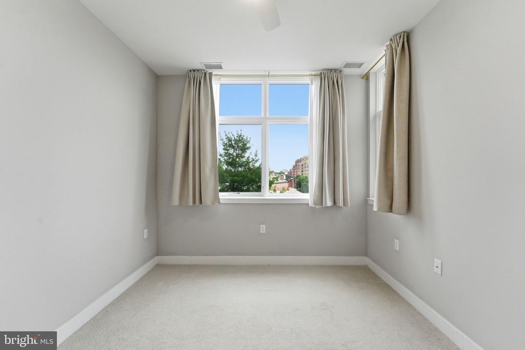 646 H STREET NE 304