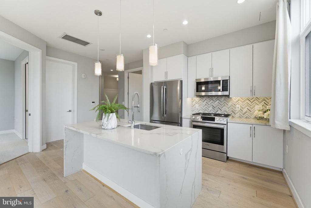 646 H STREET NE 304