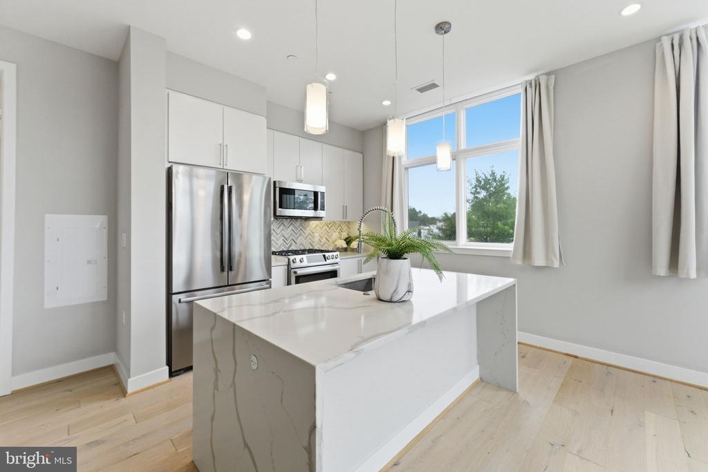 646 H STREET NE 304