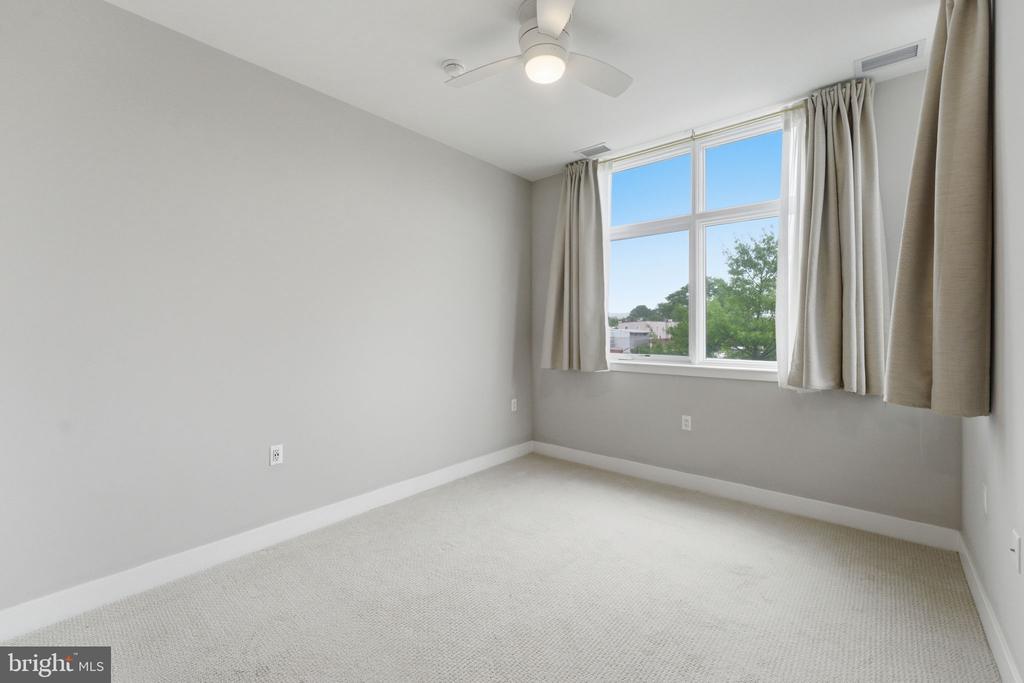646 H STREET NE 304
