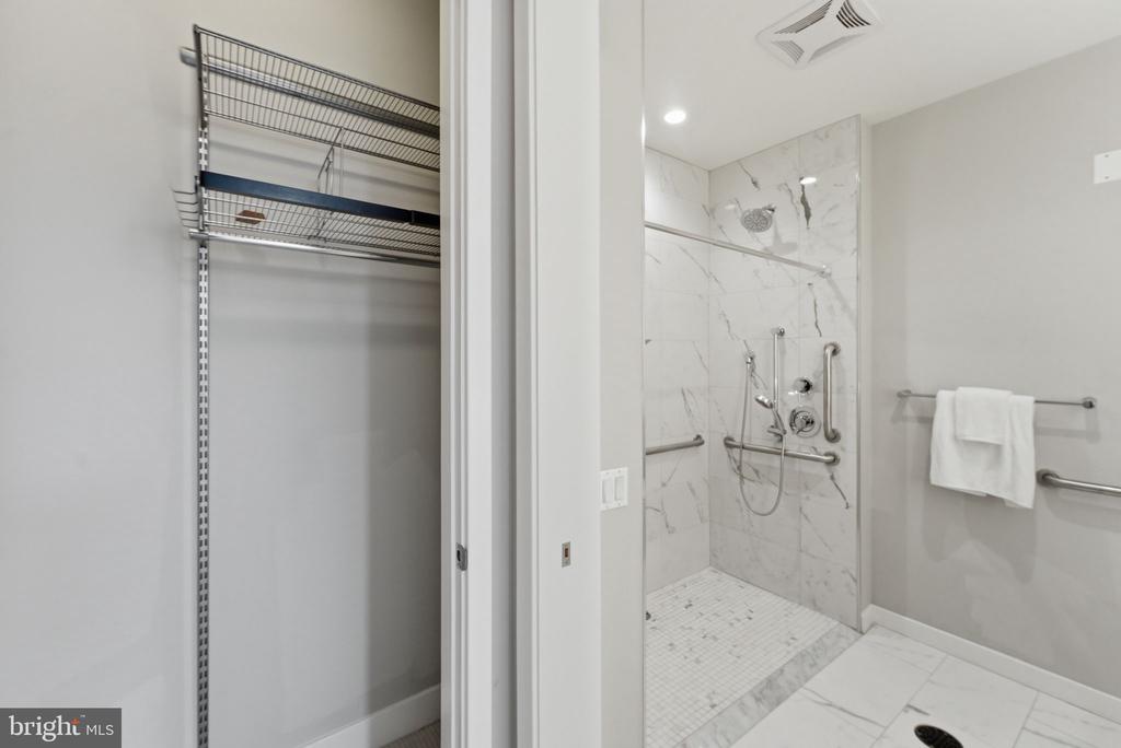 646 H STREET NE 304