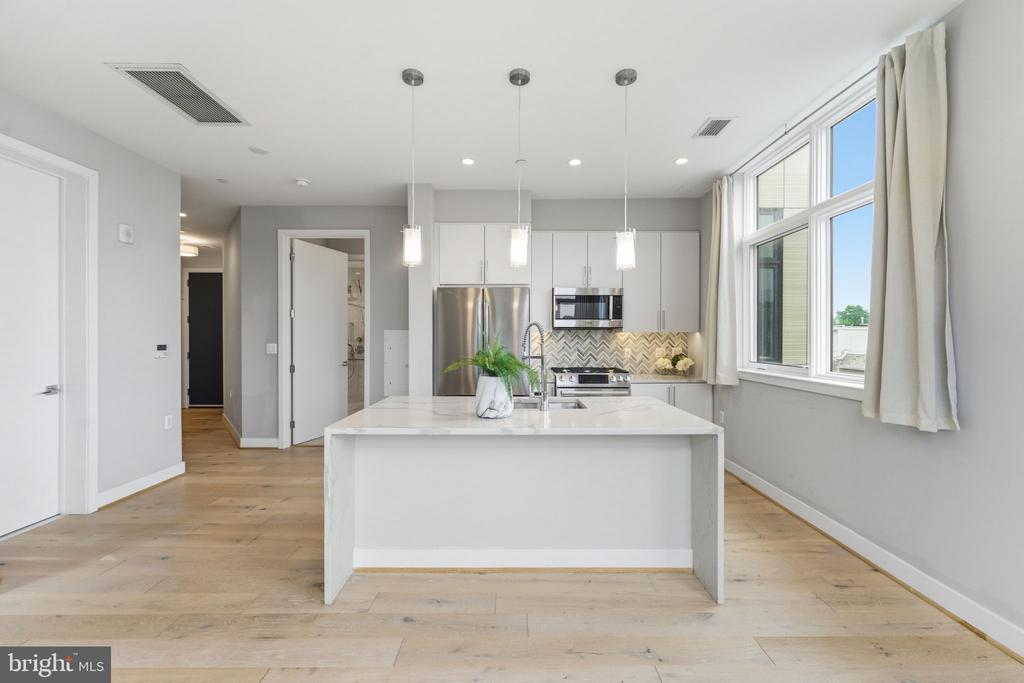 646 H STREET NE 304
